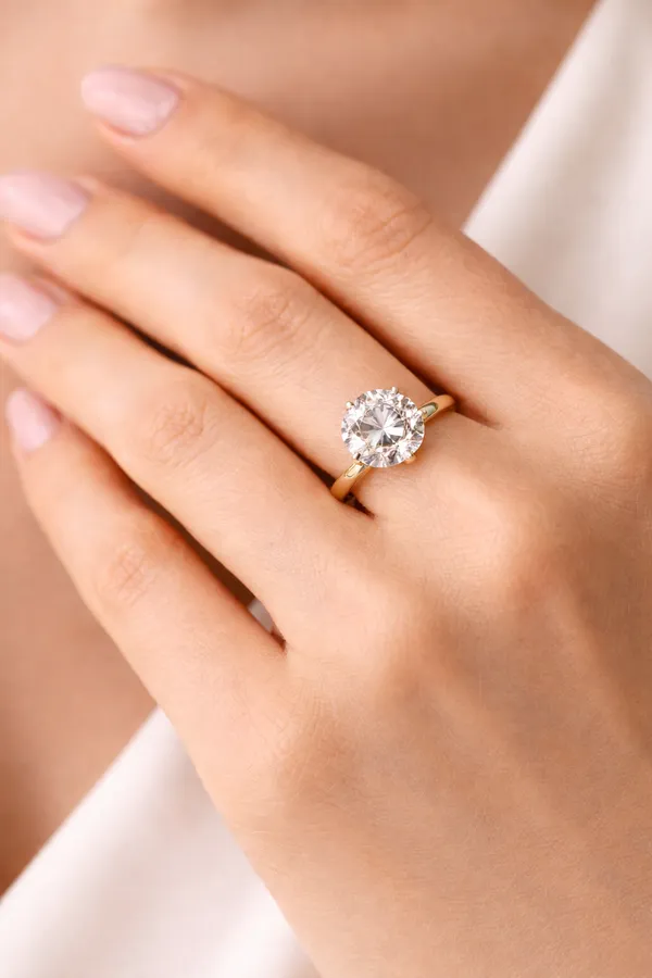 Gold_Bigg_Boss_Solitaire_Ring_For_Women